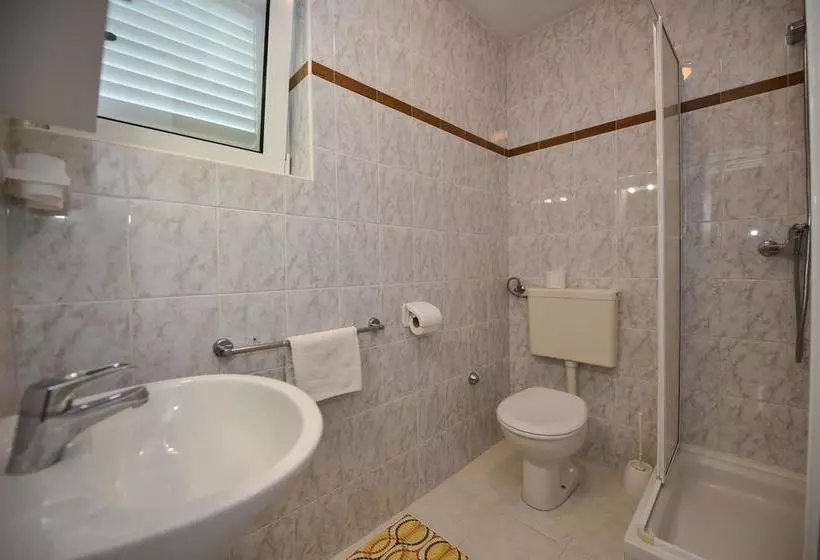 پانسیون Royal Rooms Novalja