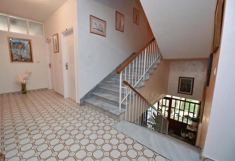 بنسيون Royal Rooms Novalja