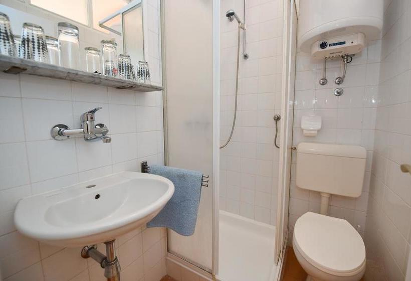 بنسيون Royal Rooms Novalja