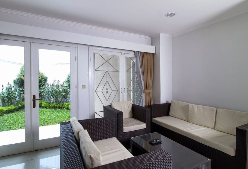 بنسيون Reddoorz Plus @ Tendean