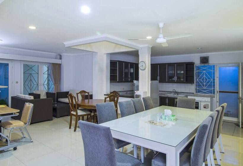 بنسيون Reddoorz Plus @ Tendean