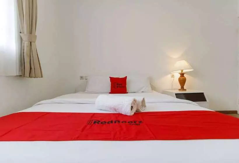 Majatalo Reddoorz Plus @ Tendean