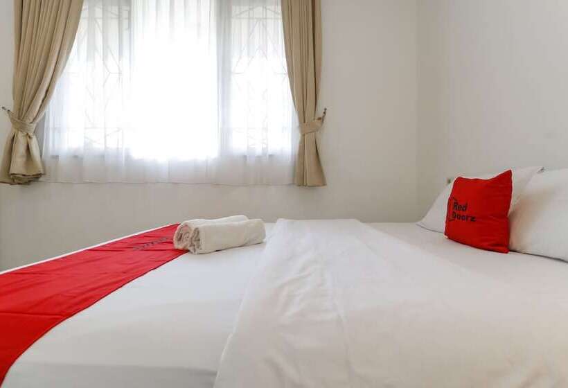 بنسيون Reddoorz Plus @ Tendean