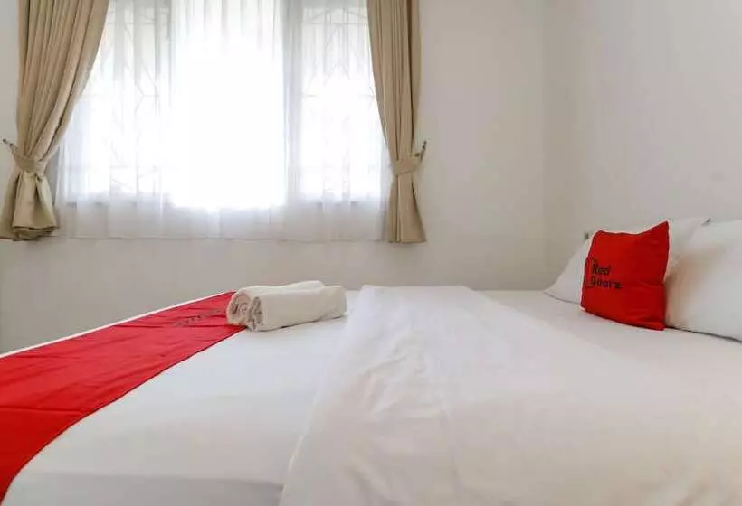 Majatalo Reddoorz Plus @ Tendean