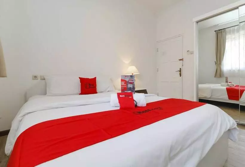 Majatalo Reddoorz Plus @ Tendean