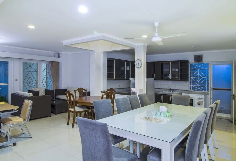 بنسيون Reddoorz Plus @ Tendean