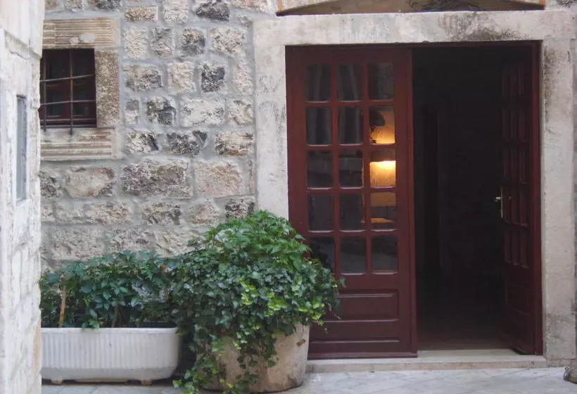پانسیون Rooms Roso