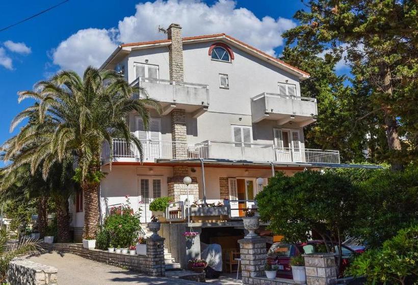 بنسيون Royal Rooms Novalja