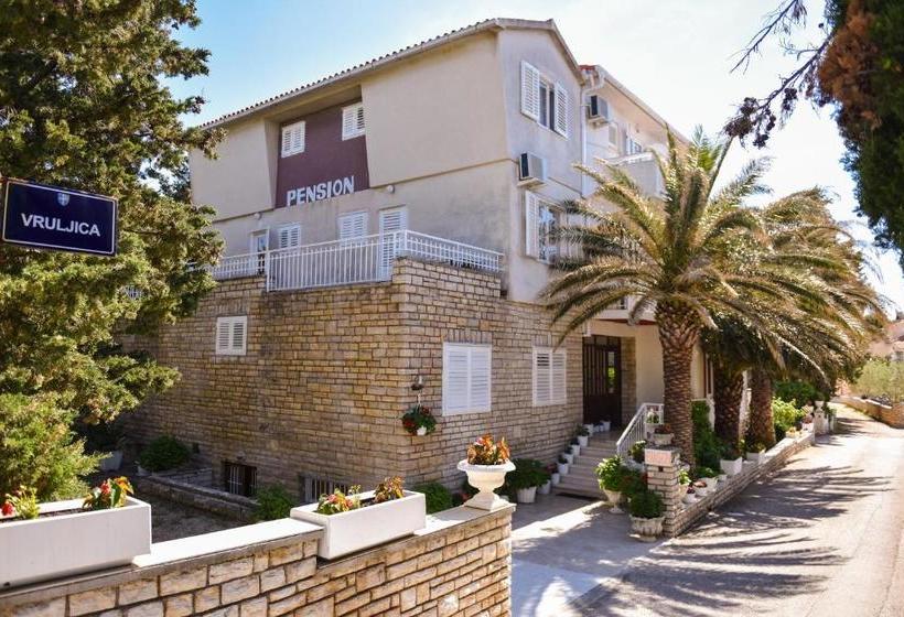 بنسيون Royal Rooms Novalja