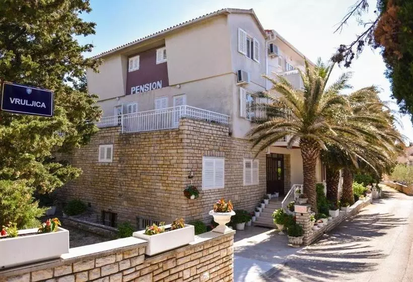 پانسیون Royal Rooms Novalja