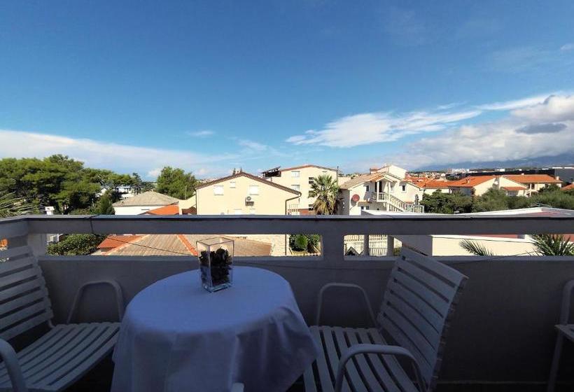 بنسيون Royal Rooms Novalja