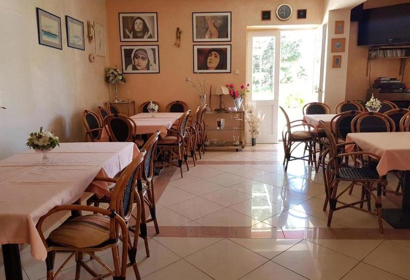 بنسيون Royal Rooms Novalja