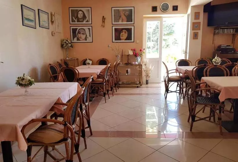 پانسیون Royal Rooms Novalja