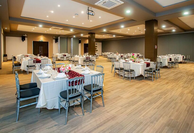 Отель Best Western Plus Santa Cecilia Pachuca