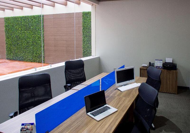 Отель Best Western Plus Santa Cecilia Pachuca