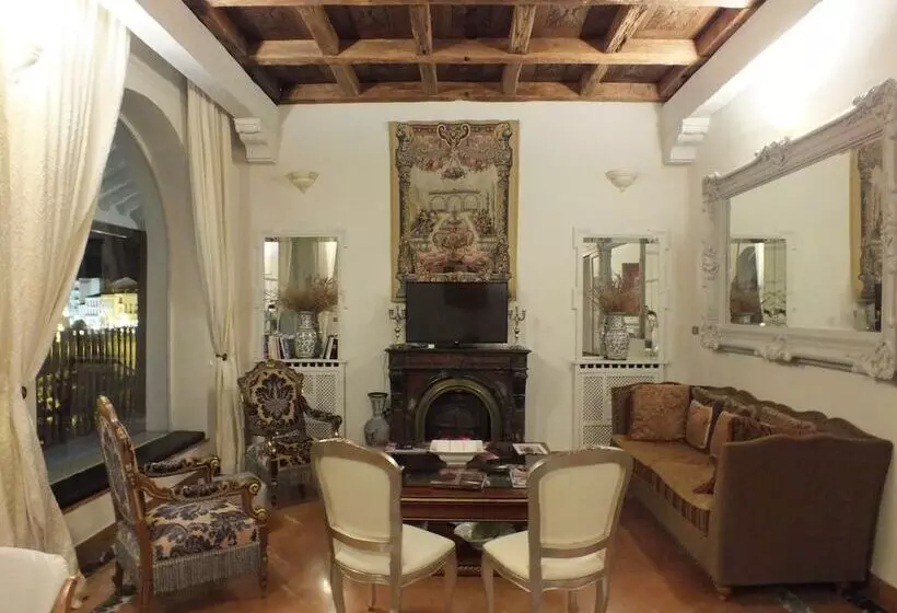 هتل Casa Palacio Villazambra