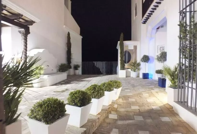 هتل Casa Palacio Villazambra