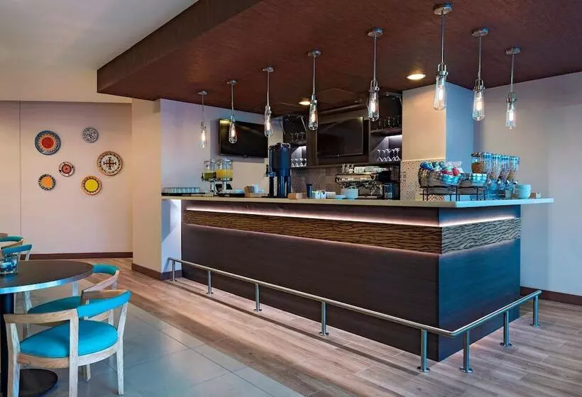 ホテル Fairfield By Marriott San Salvador