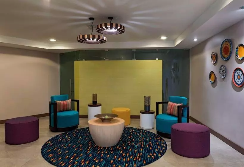 ホテル Fairfield By Marriott San Salvador