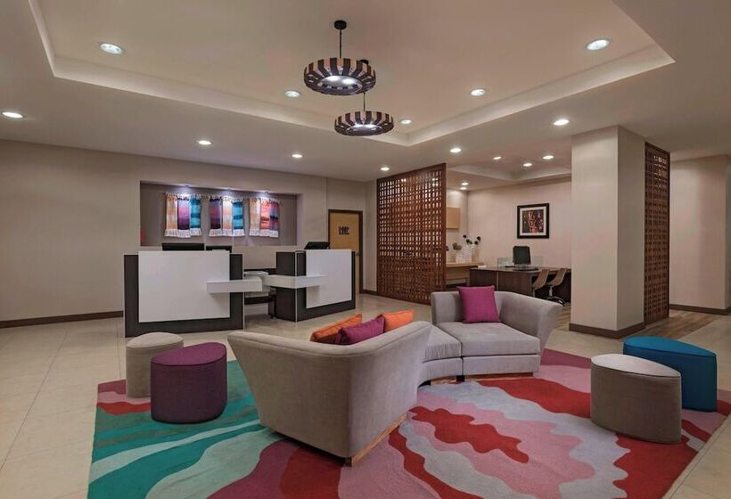 فندق Fairfield By Marriott San Salvador