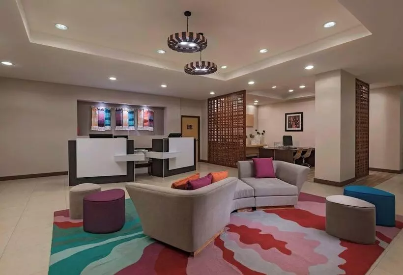 ホテル Fairfield By Marriott San Salvador