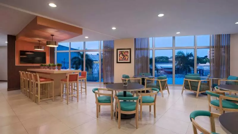 ホテル Fairfield By Marriott San Salvador