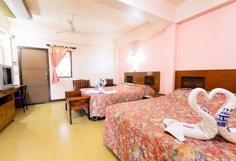 ホテル Sananwan Beach B&b