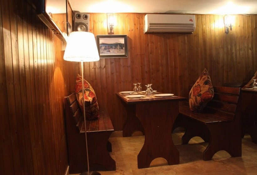 هتل Petra By Night