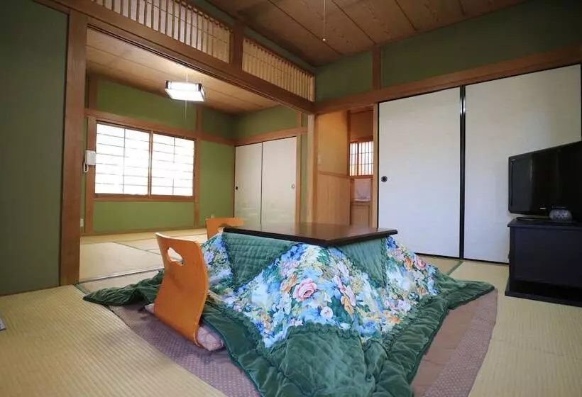 旅館 Makibanoie