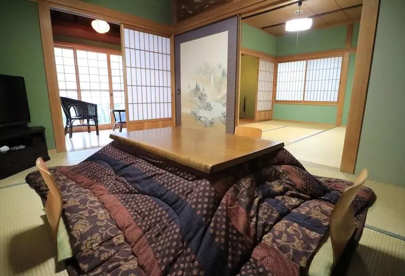 旅館 Makibanoie