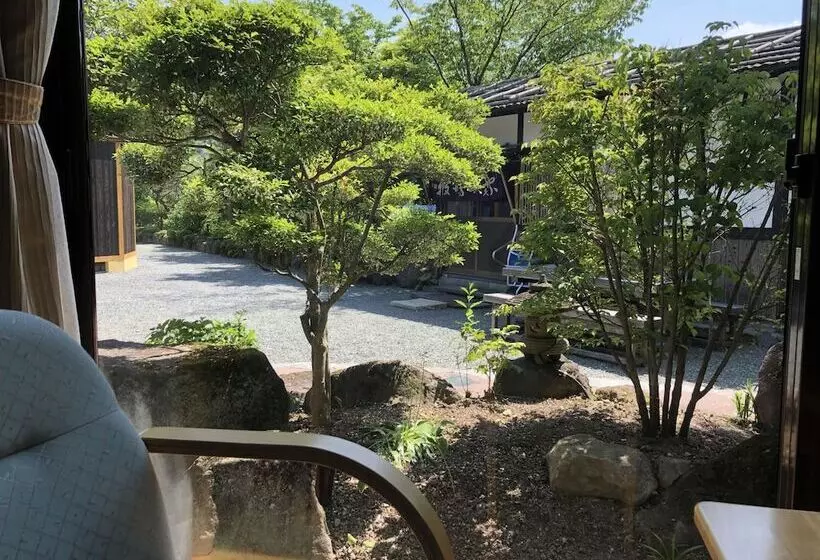 旅館 Makibanoie