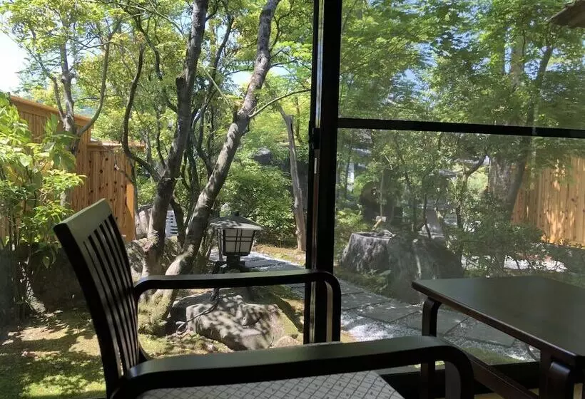 旅館 Makibanoie