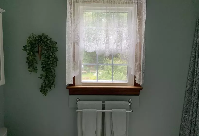 Shady Acres Bed And Breakfast