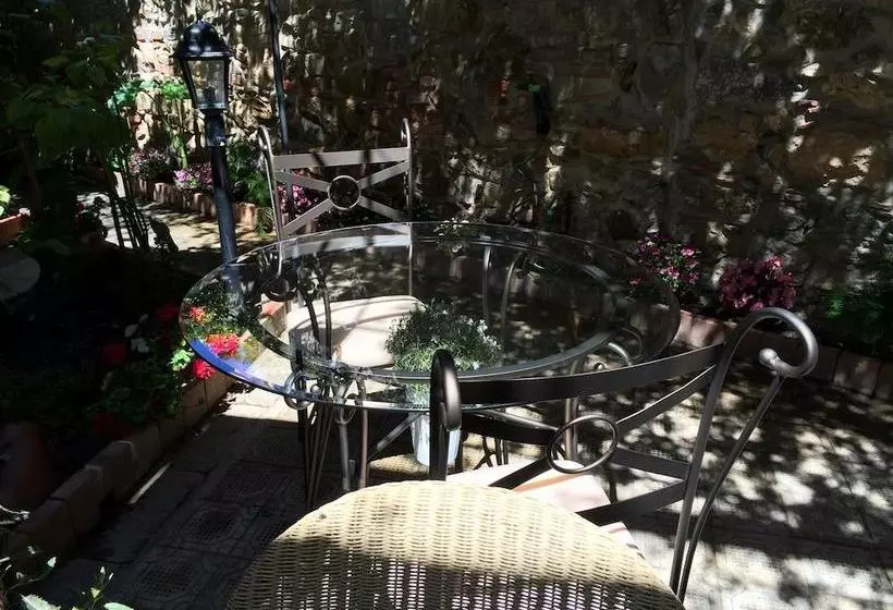 هتل B&b Bon Ton