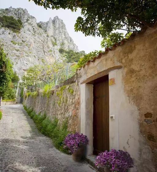 هتل B&b Bon Ton