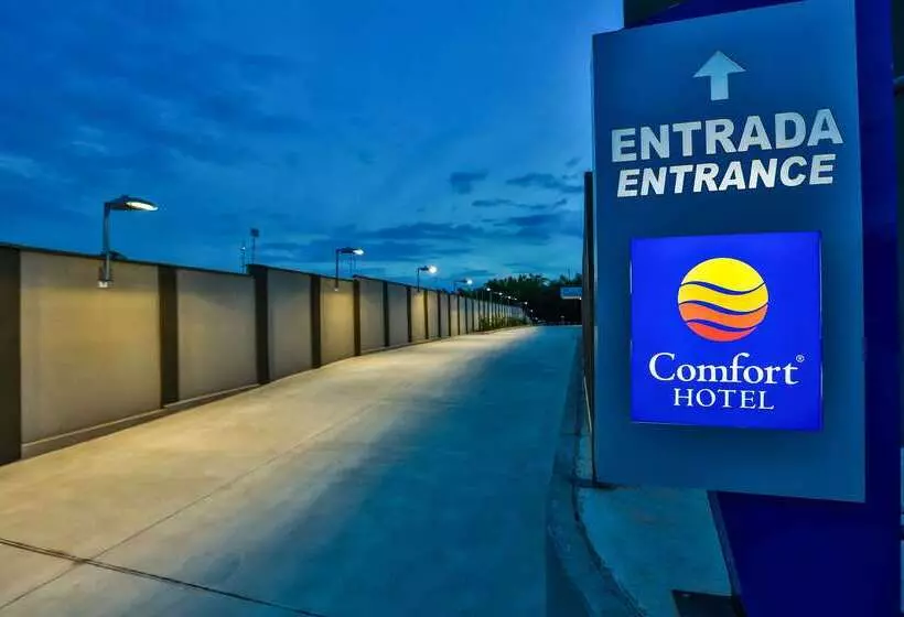 ホテル Comfort Mogi Guaçu