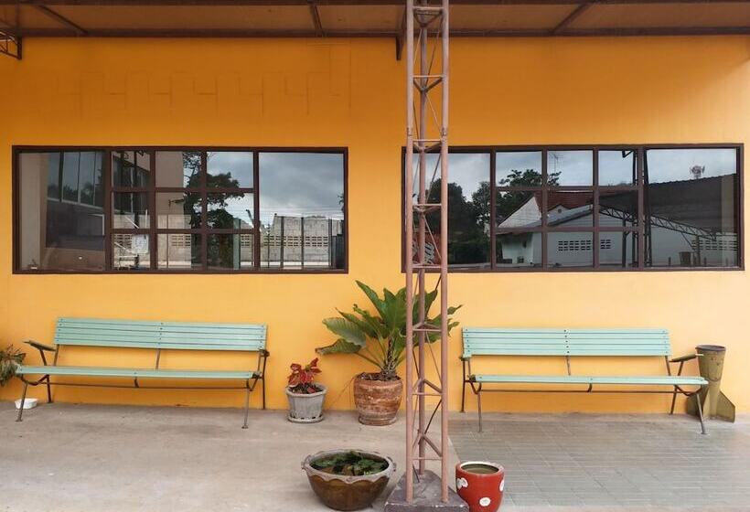 New Wanchai Hotel Pakchong