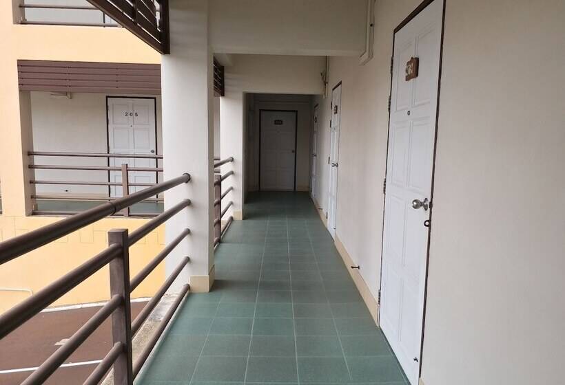 New Wanchai Hotel Pakchong