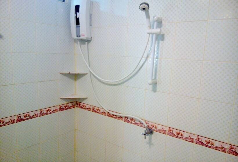 New Wanchai Hotel Pakchong