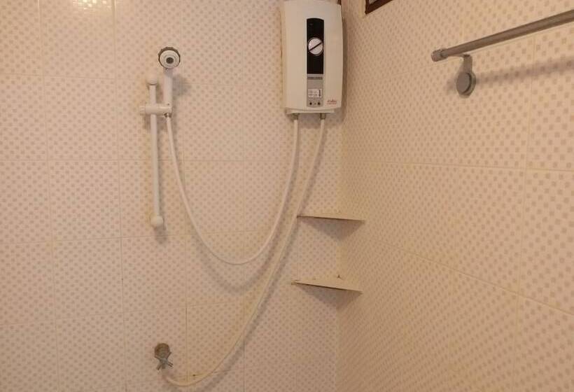 New Wanchai Hotel Pakchong