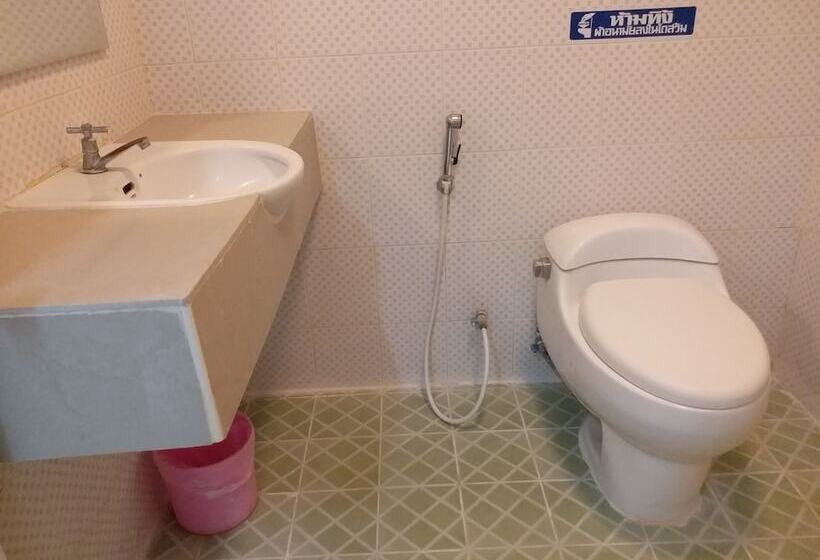 New Wanchai Hotel Pakchong