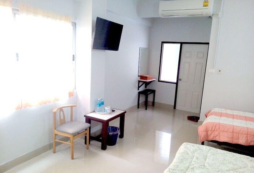 New Wanchai Hotel Pakchong