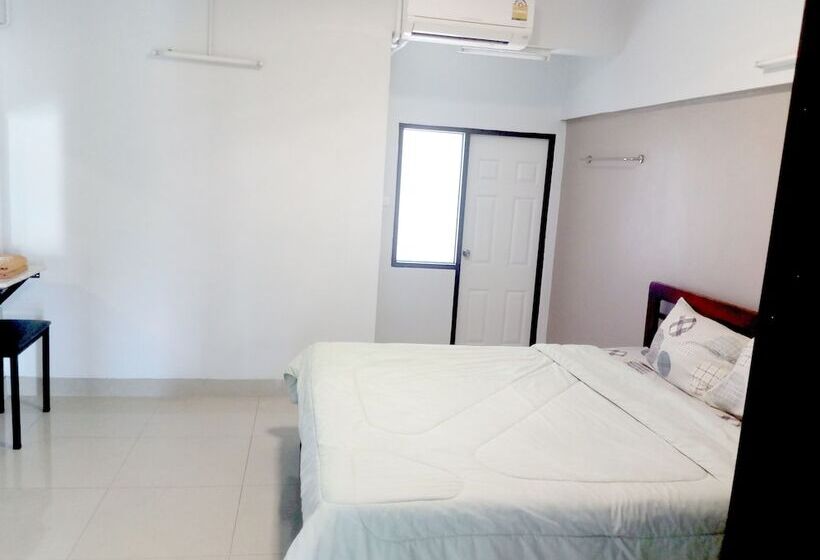 New Wanchai Hotel Pakchong