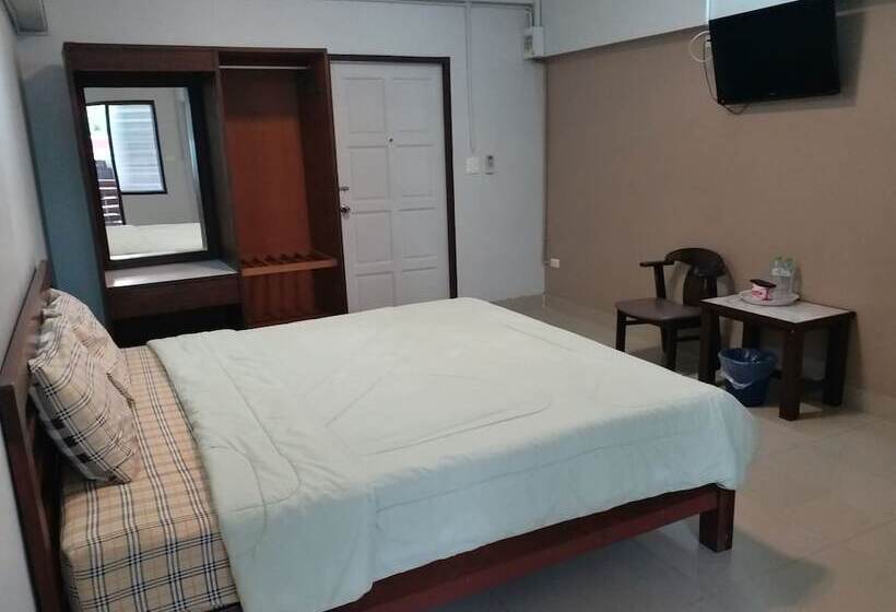 New Wanchai Hotel Pakchong