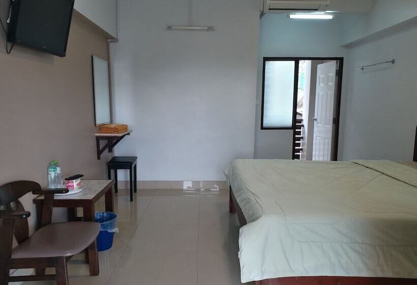 New Wanchai Hotel Pakchong