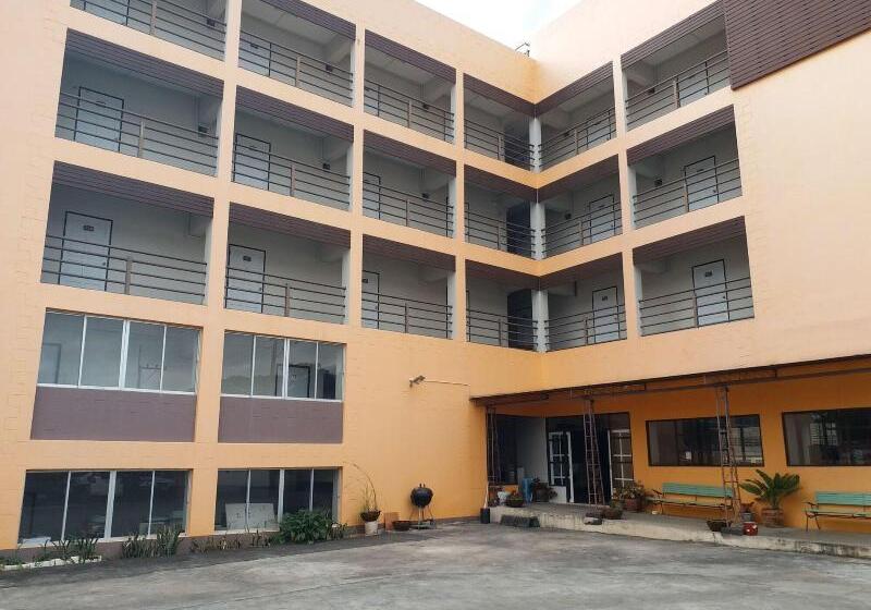 New Wanchai Hotel Pakchong