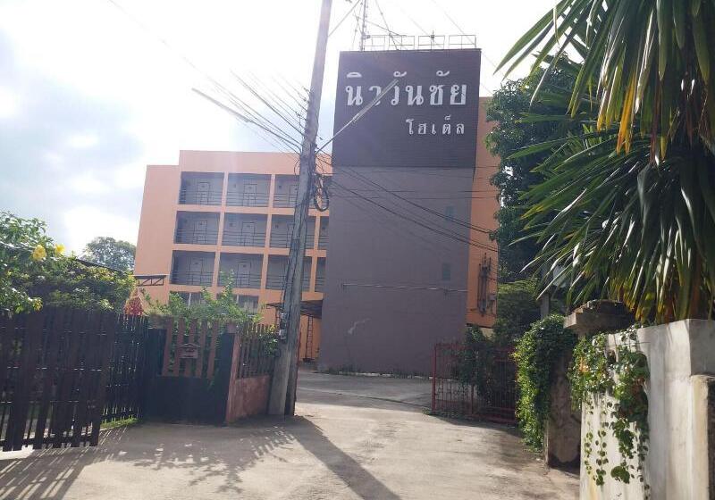 New Wanchai Hotel Pakchong