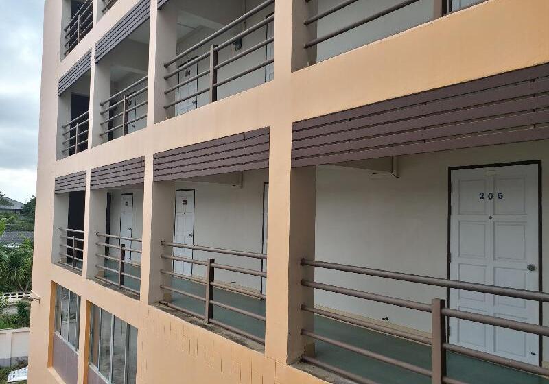 New Wanchai Hotel Pakchong