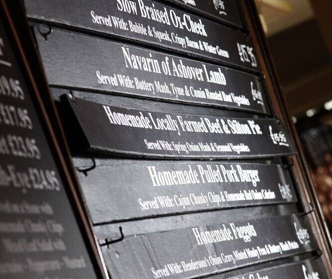 בית מלון כפרי The Peacock