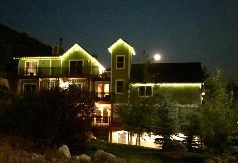 هتل Torchlight Inn